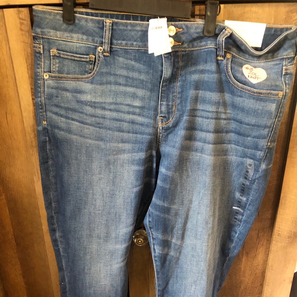 Women’s AE Stretch Artist crop jeans color super indigo size 20L